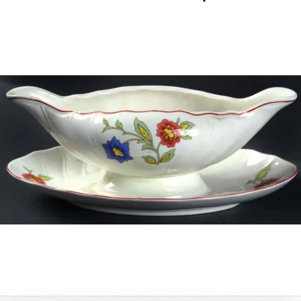 Villeroy & Boch “Persia” Discontinued Gravy/Sauce Boat with Attached Underplate - Picture 1 of 1